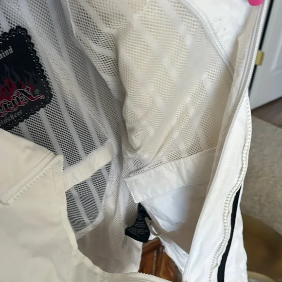 Stylish White Jacket with Black Accents - Picture 9 of 12